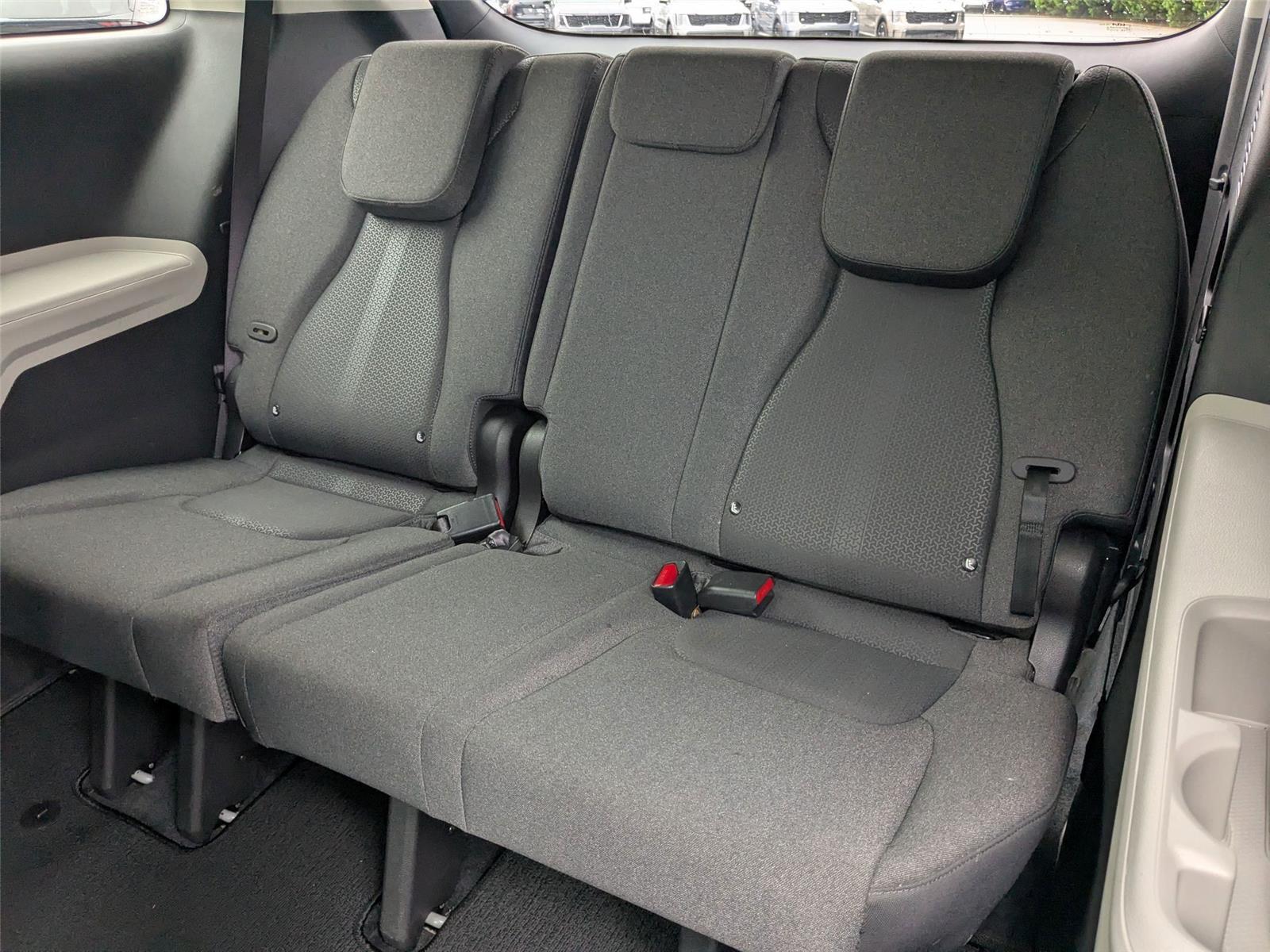 2022 Kia Carnival LX photo 26