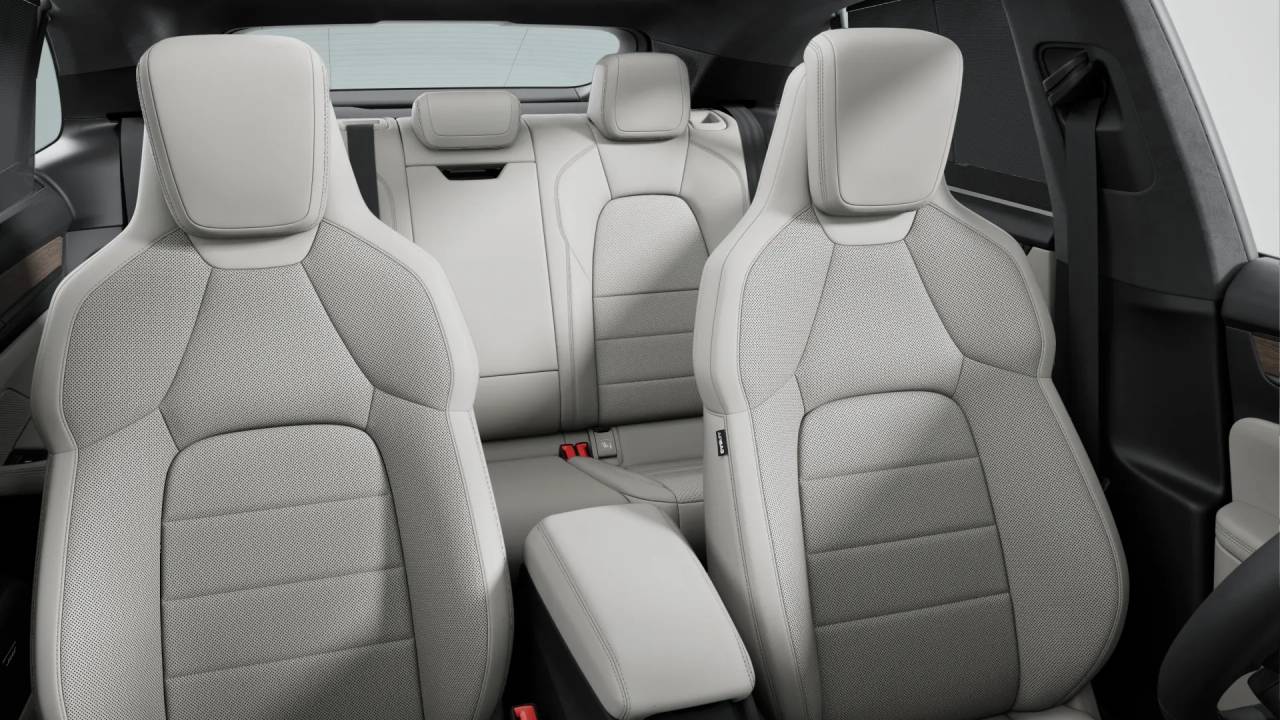 2025 Porsche Macan Turbo Electric photo 3