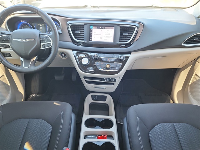 2022 Chrysler Voyager LX photo 19