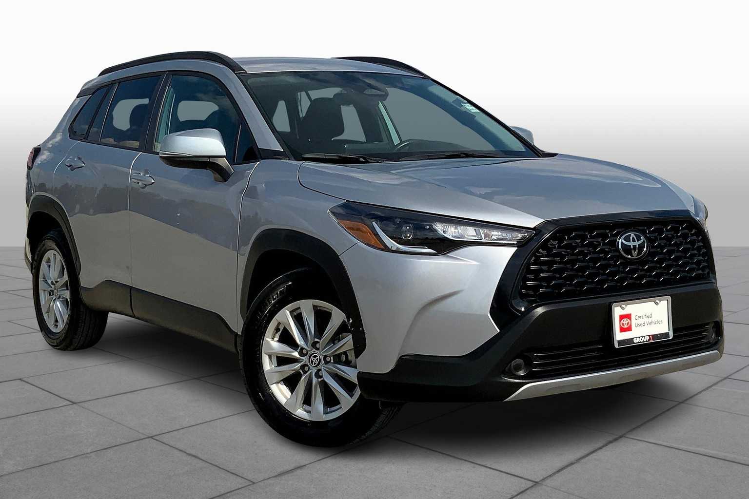 2024 Toyota Corolla Cross LE photo 2