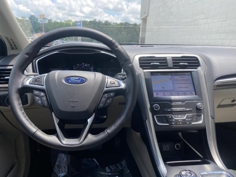 2019 Ford Fusion SEL photo 3