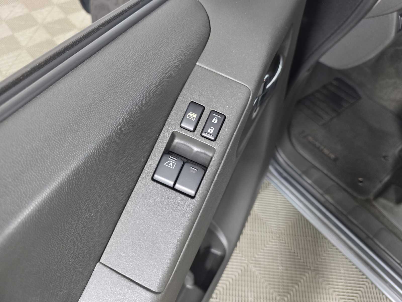 2018 Nissan Frontier SV photo 18