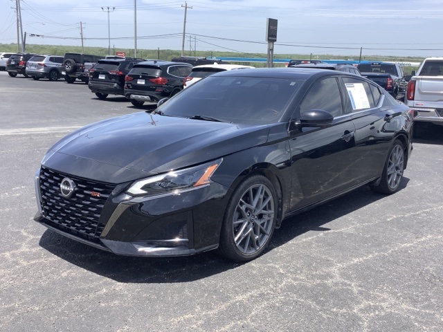 2023 Nissan Altima SR photo 3