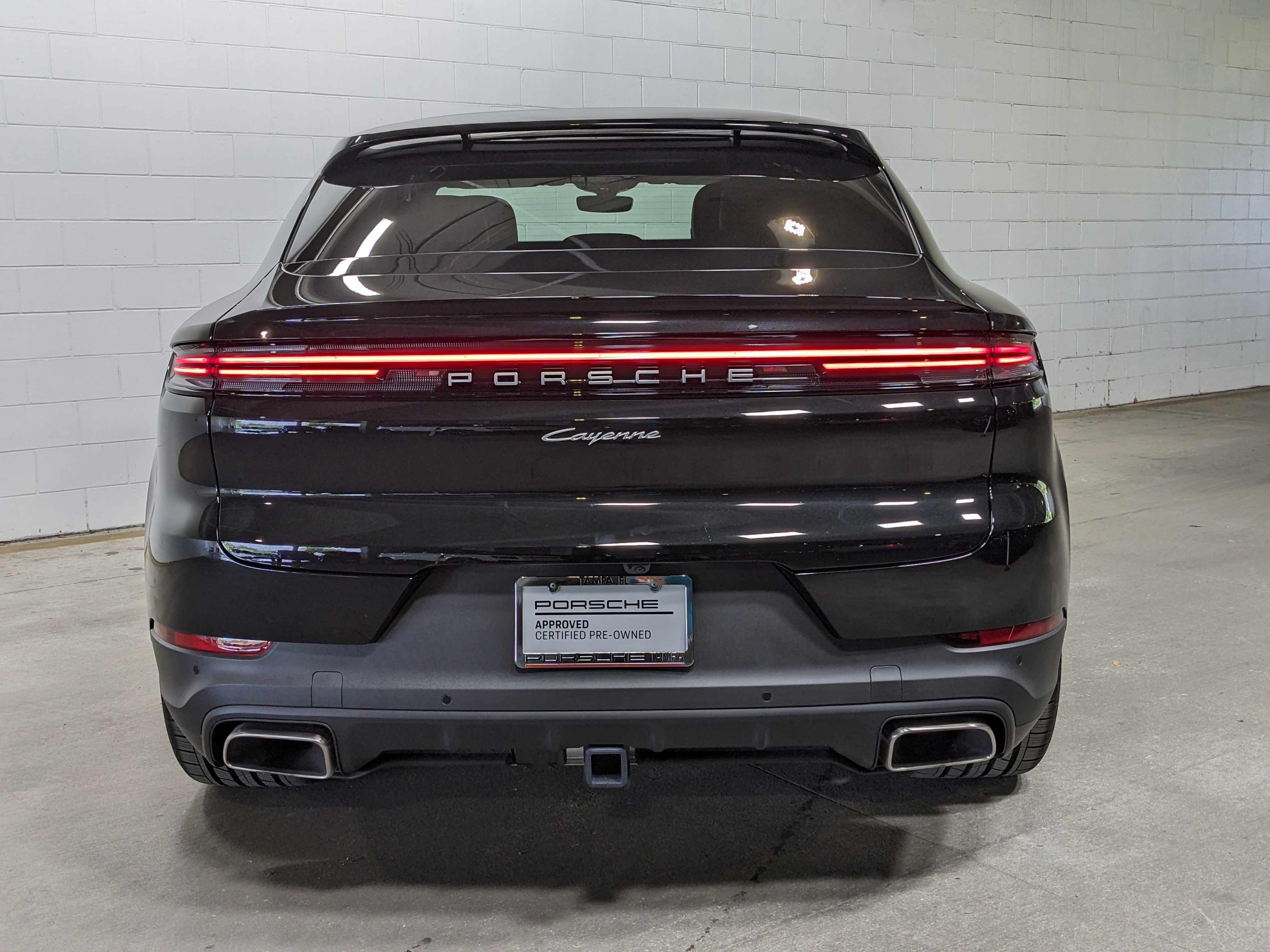 2024 Porsche Cayenne E-Hybrid Coupe photo 2