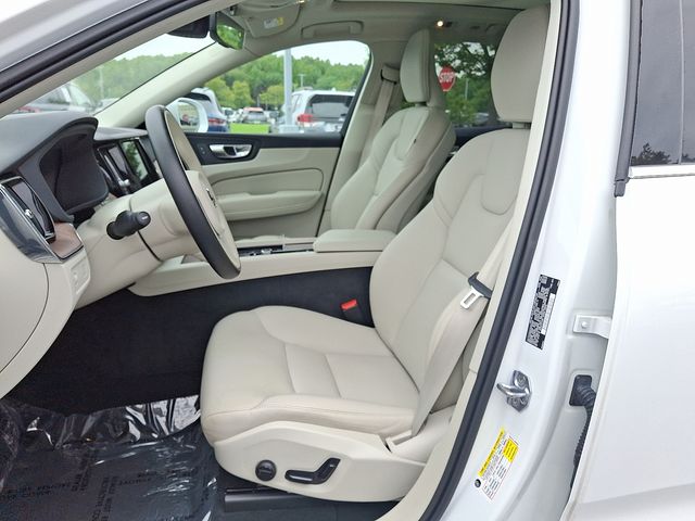 2021 Volvo XC60 T5 Momentum photo 14