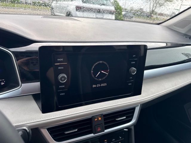 2025 Volkswagen Taos SE photo 23