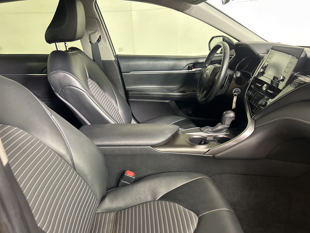2021 Toyota Camry SE photo 14