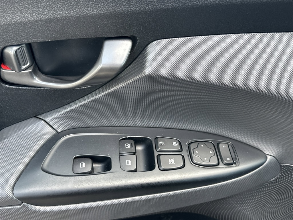 2021 Hyundai Veloster 2.0L Premium photo 11