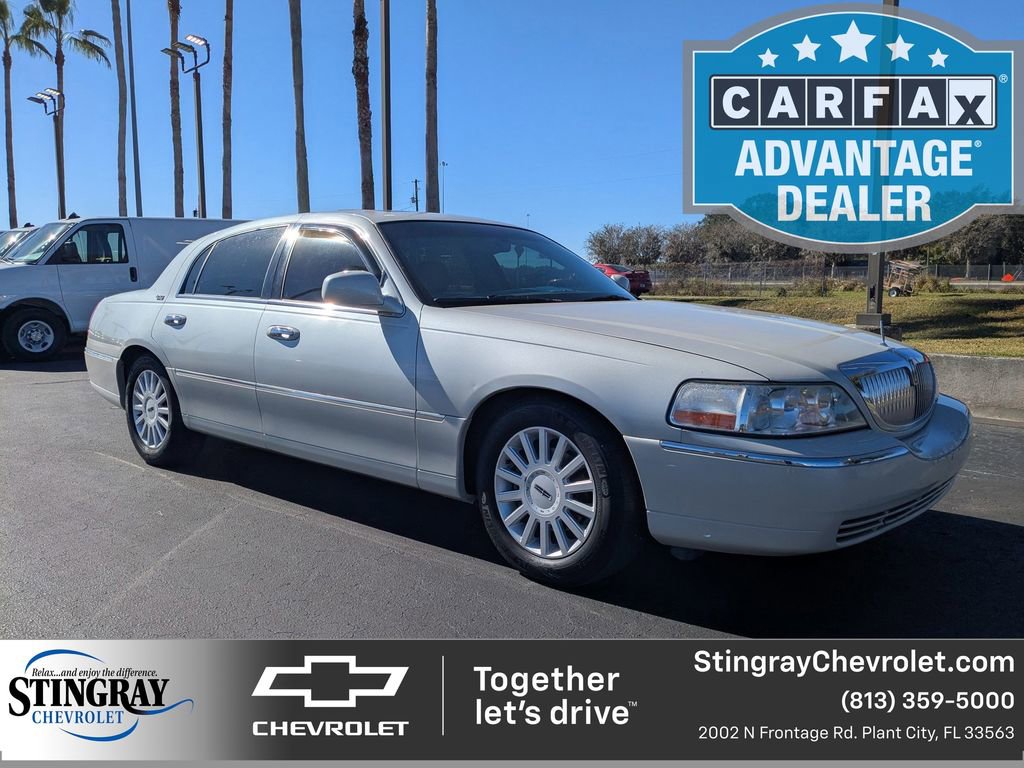 2005 Lincoln Town Car Signature Limited's photo