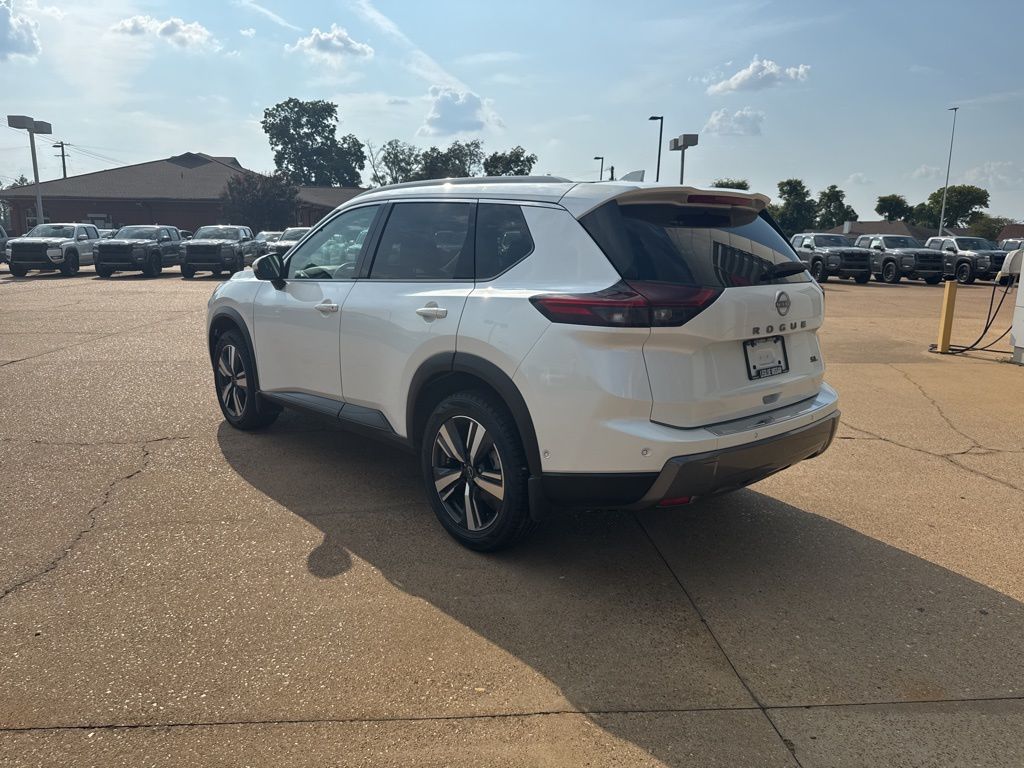 2024 Nissan Rogue SL photo 2