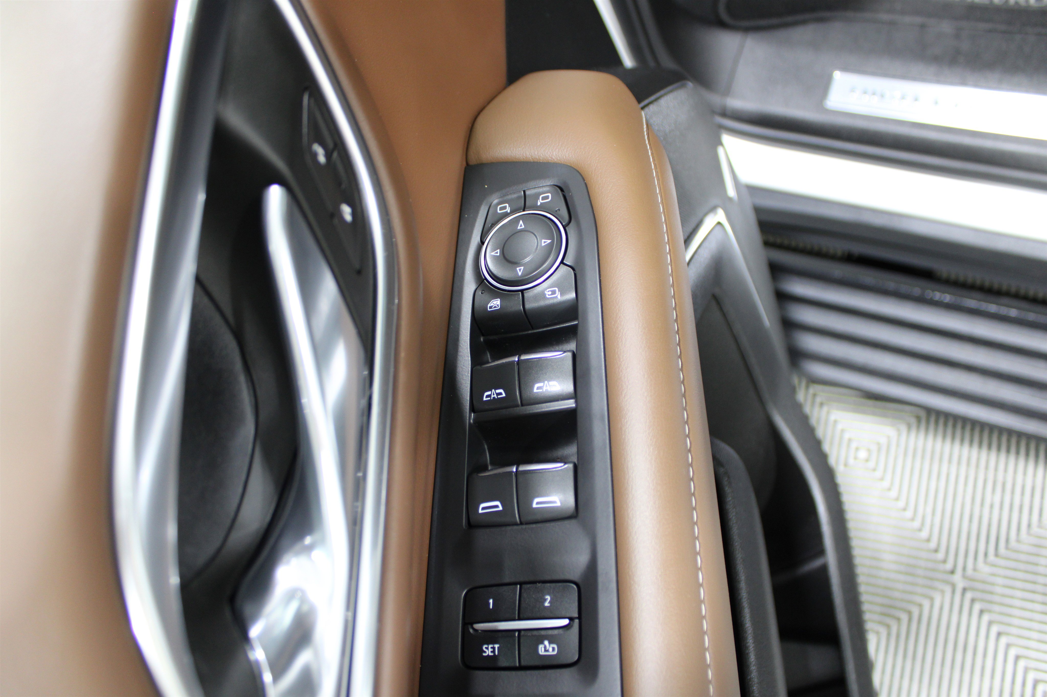 2023 Chevrolet Tahoe High Country photo 2