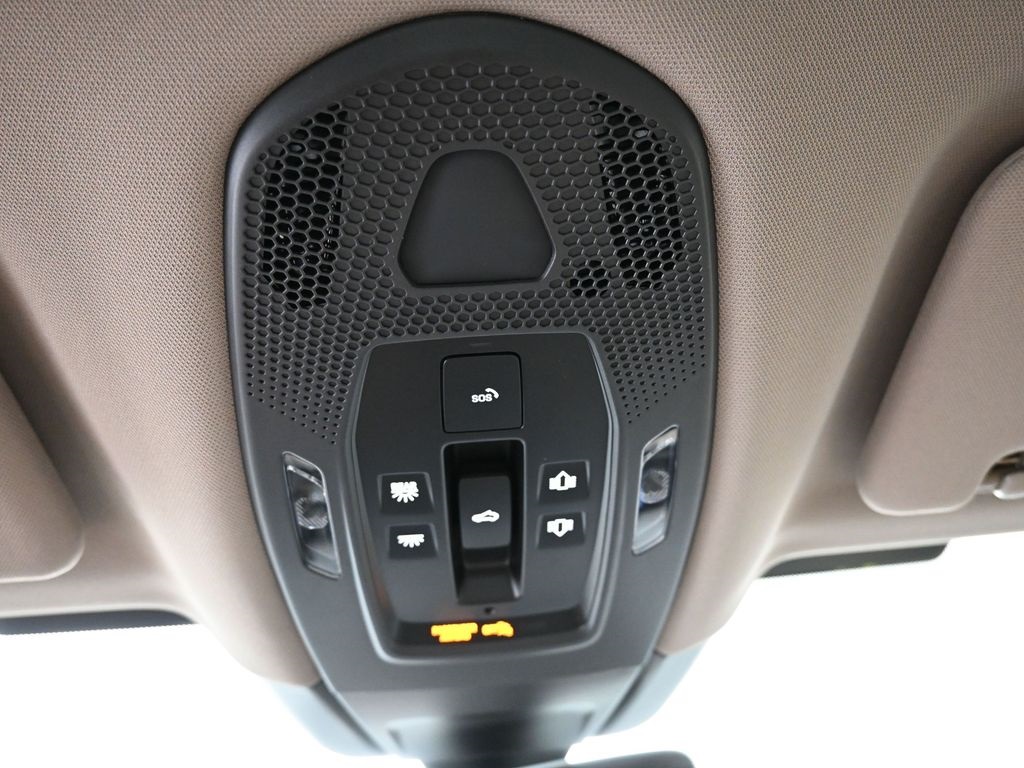 2026 Porsche Panamera E-Hybrid 4 photo 9