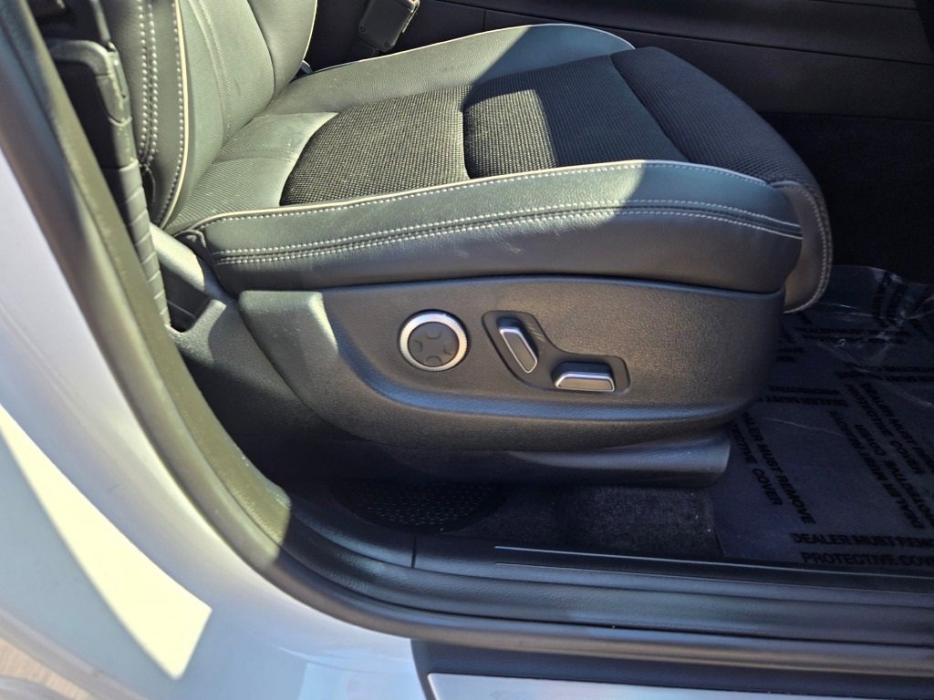 2022 Genesis GV70 2.5T Sport Prestige photo 2
