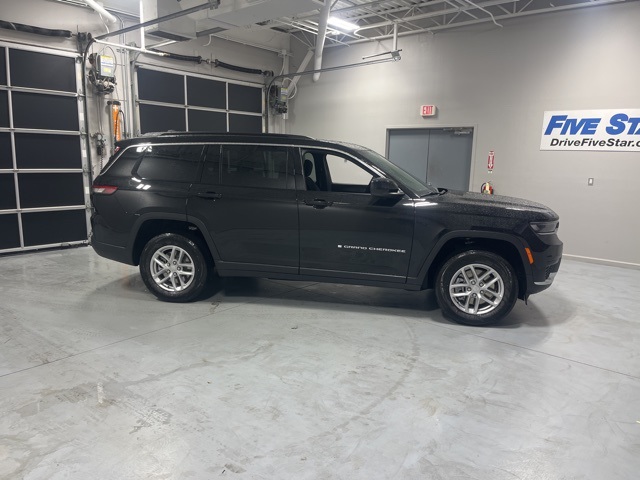 2025 Jeep Grand Cherokee L Laredo's photo