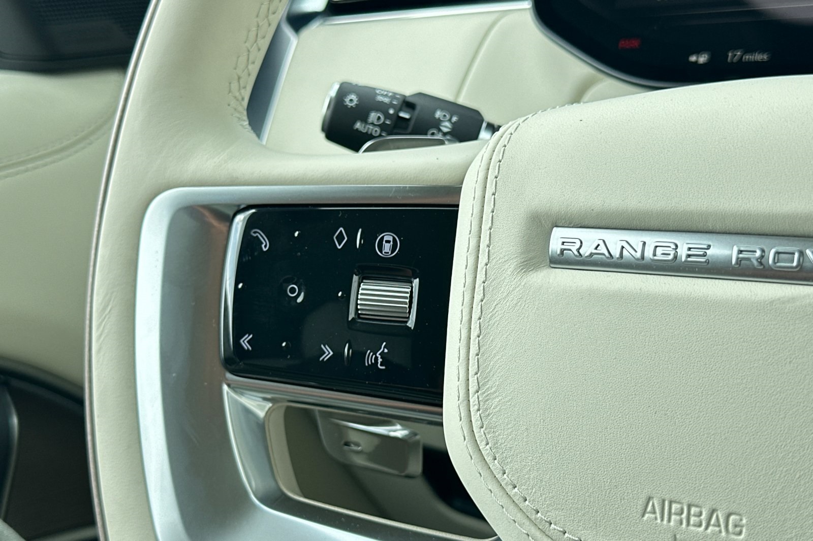 2025 Land Rover Range Rover SE photo 22