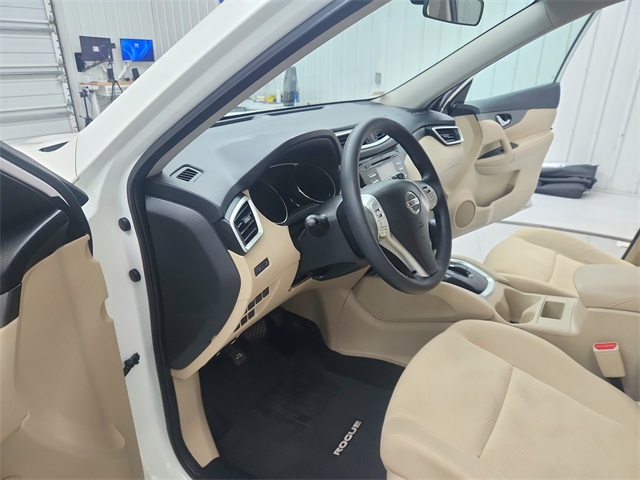 2016 Nissan Rogue SV photo 18