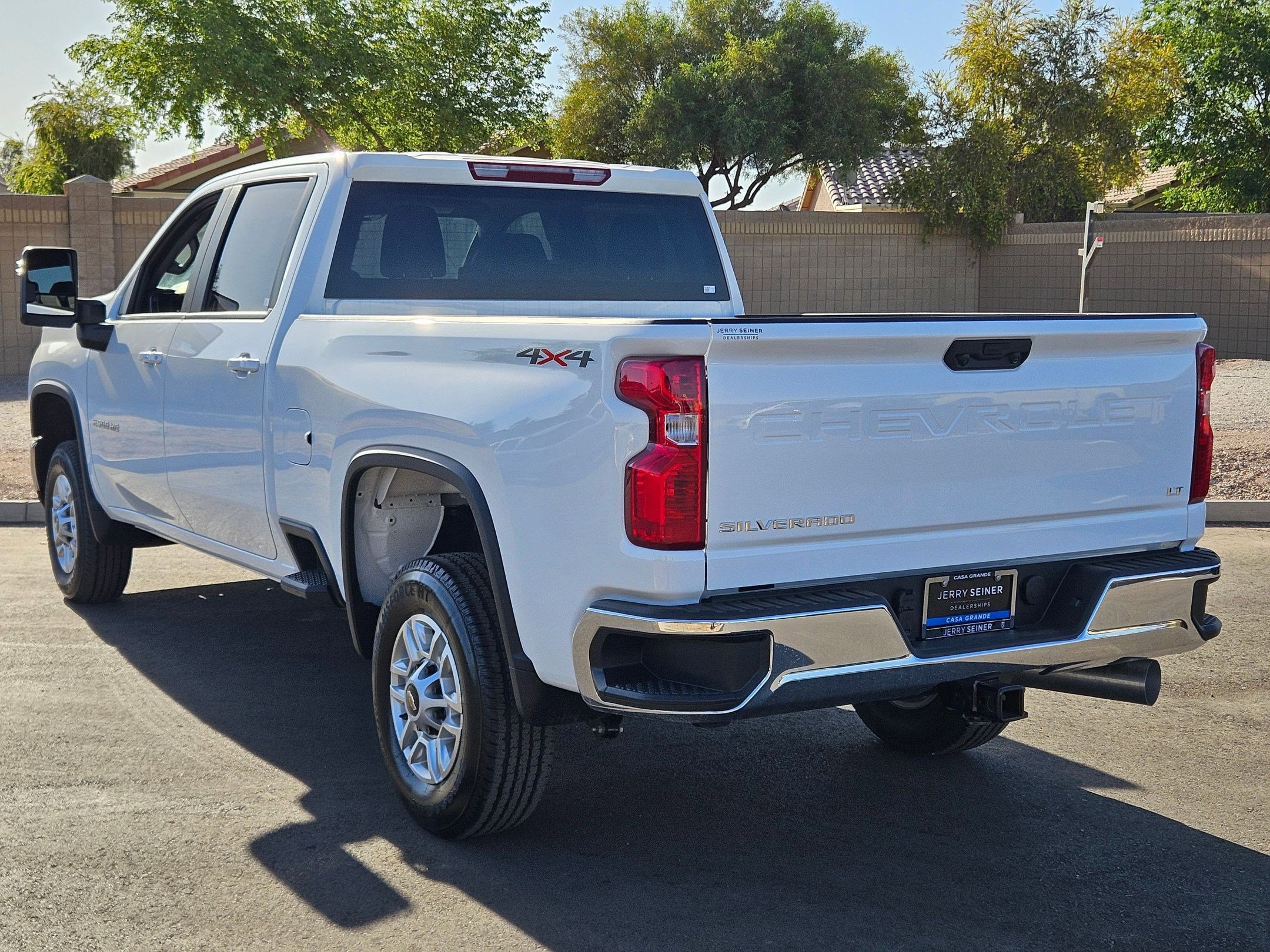 2025 Chevrolet Silverado 2500HD LT photo 3