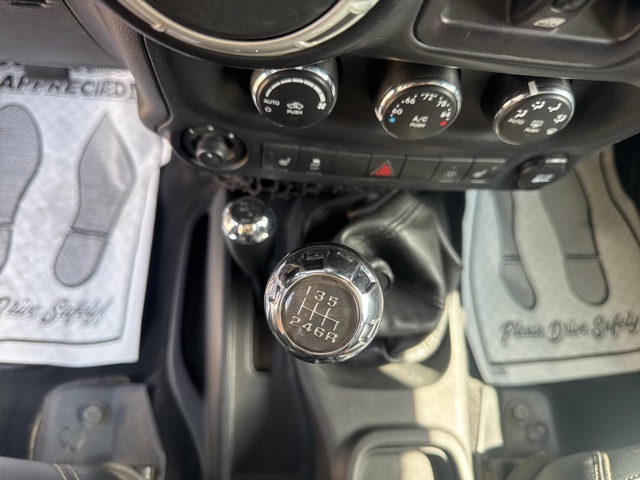 2014 Jeep Wrangler Unlimited Rubicon photo 23
