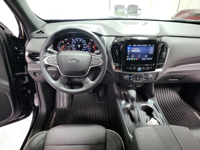2023 Chevrolet Traverse Premier photo 2