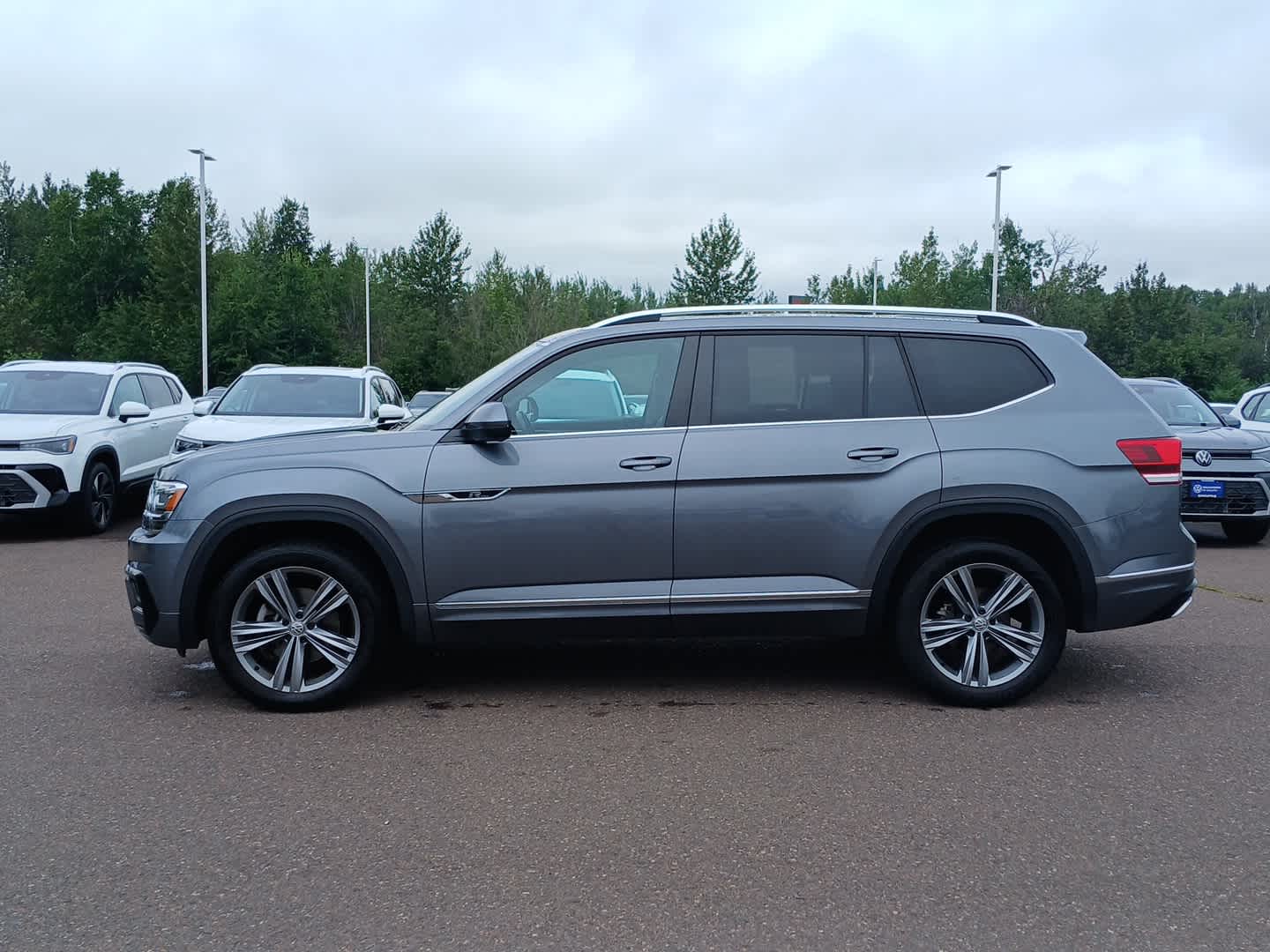 Used 2019 Volkswagen Atlas SEL R-Line with VIN 1V2RR2CA6KC610708 for sale in Hermantown, Minnesota