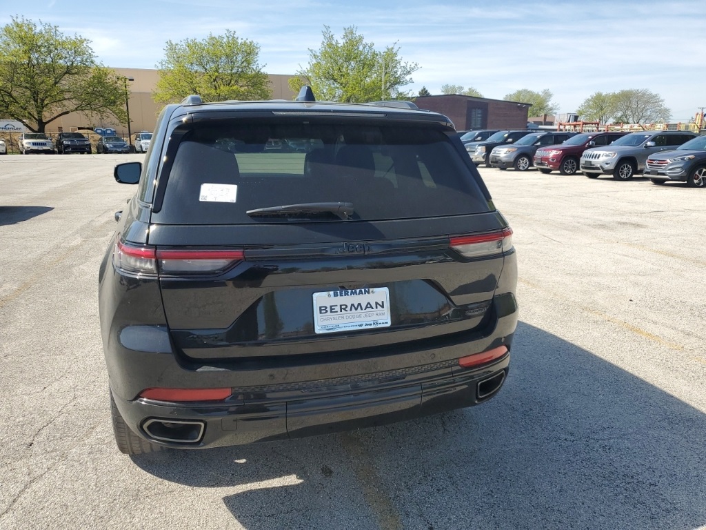 2025 Jeep Grand Cherokee Summit photo 6