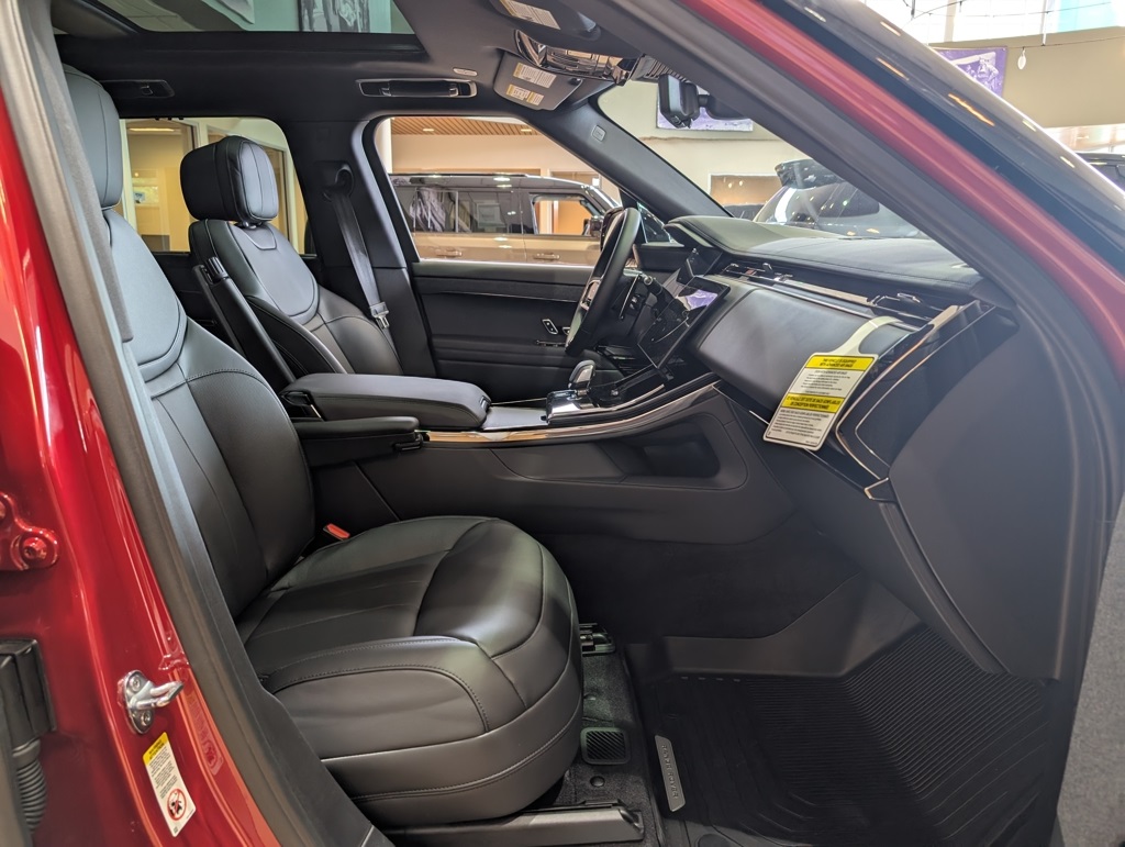 2025 Land Rover Range Rover Sport SE photo 28