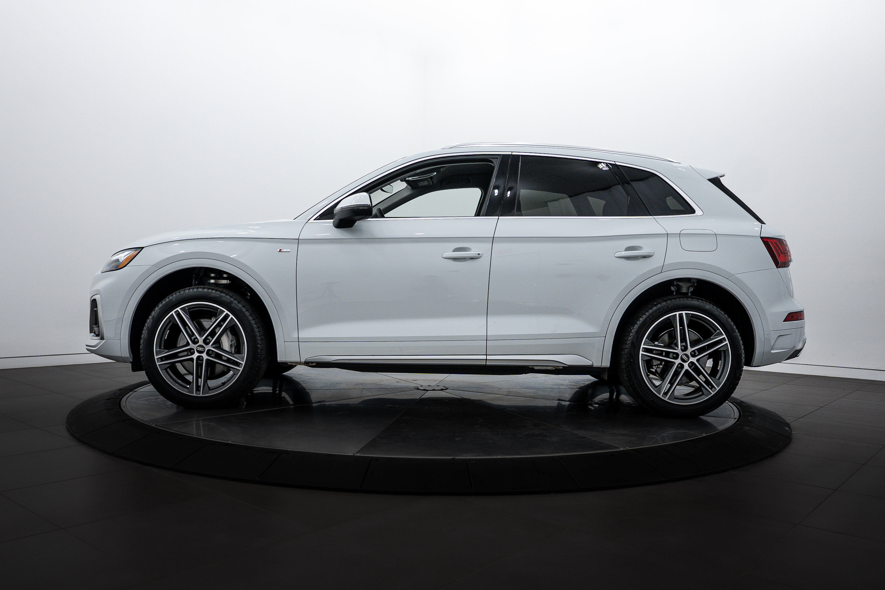 2023 Audi Q5 S line Premium photo 2