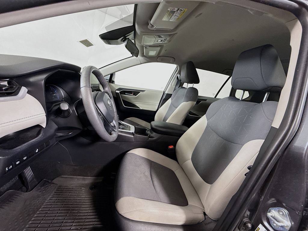 2023 Toyota RAV4 Hybrid XLE photo 18