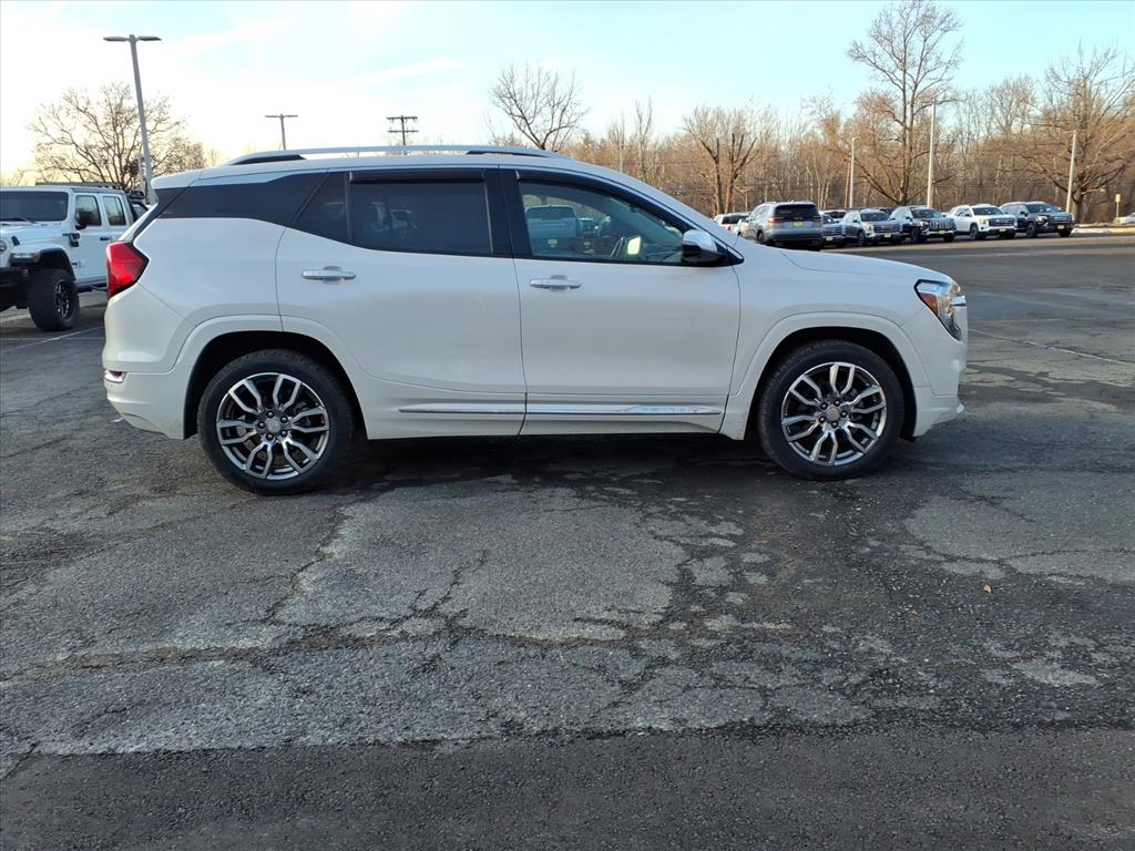 2022 GMC Terrain Denali's photo