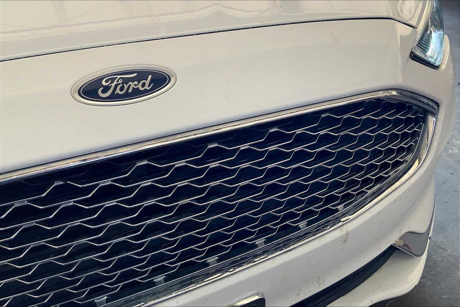 2019 Ford Fusion Titanium photo 28