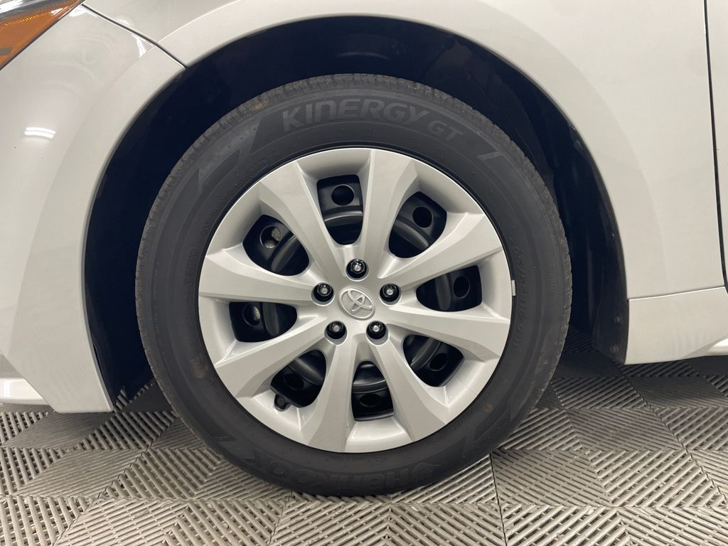 2024 Toyota Corolla LE photo 6