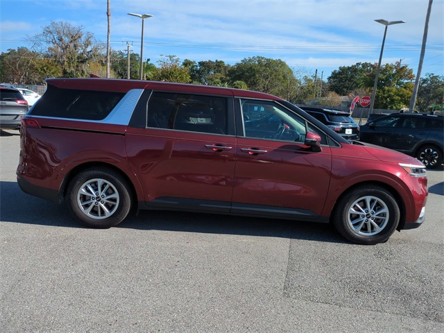 2024 Kia Carnival LX photo 3