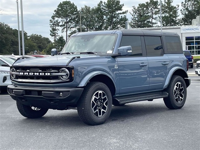 2025 Ford Bronco Outer Banks photo 3