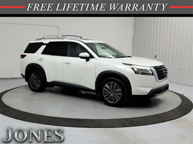 2024 Nissan Pathfinder SL's photo