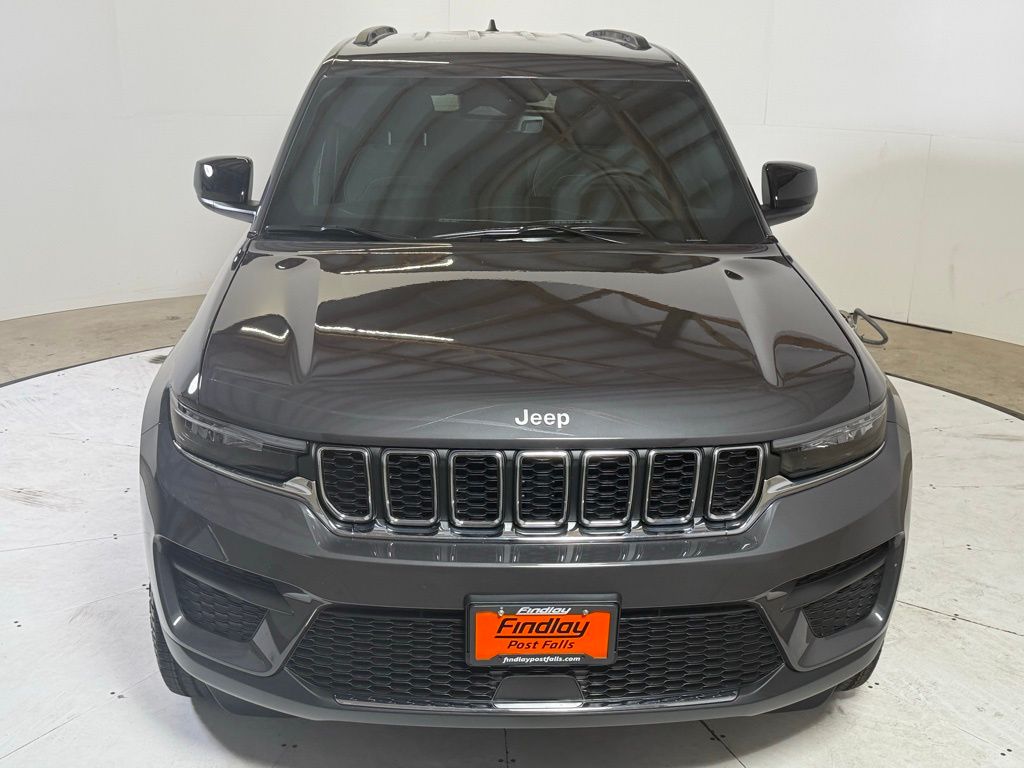 2025 Jeep Grand Cherokee Laredo Altitude photo 2