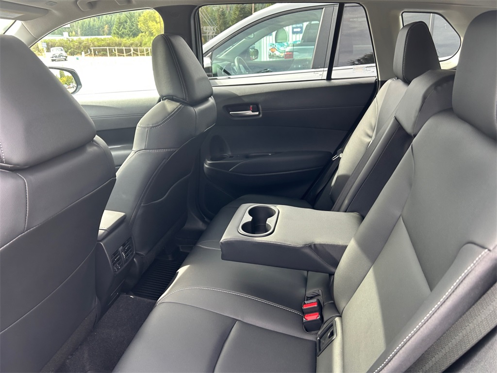 2025 Toyota Corolla Cross XLE photo 25