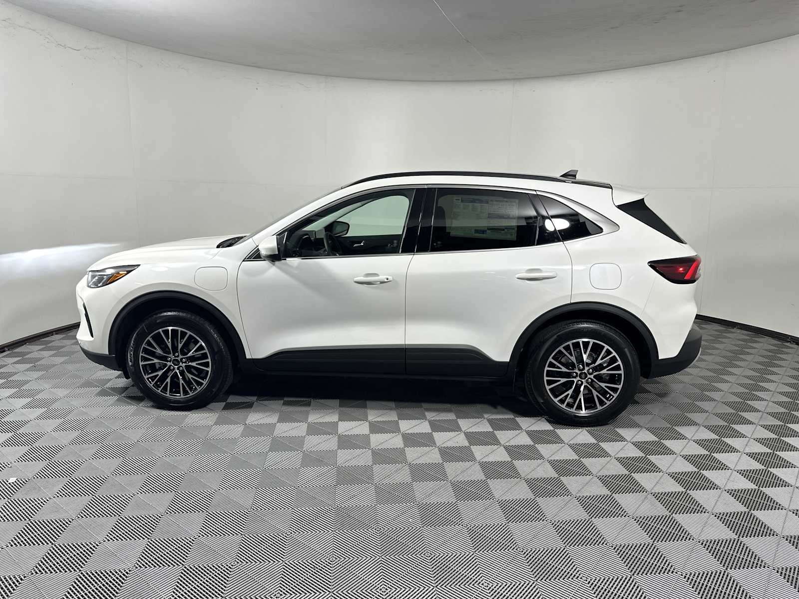 2025 Ford Escape Plug-In Hybrid photo 4
