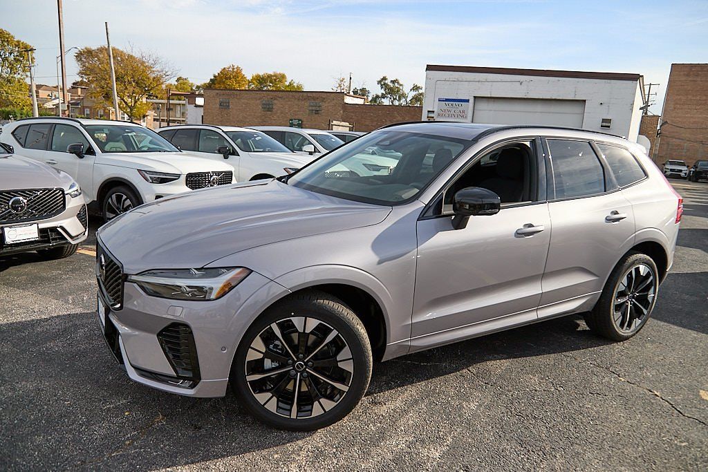 2026 VOLVO XC60 - Image 2