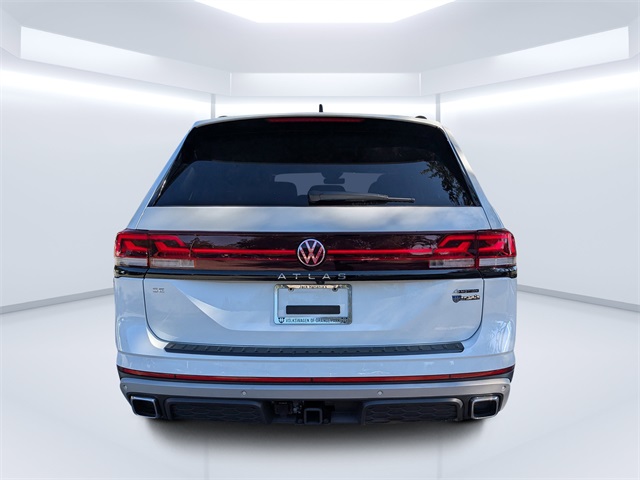 2025 Volkswagen Atlas SE Technology Peak Edition photo 3