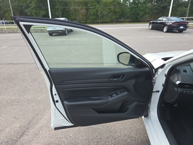 2024 Nissan Altima 2.5 S photo 9