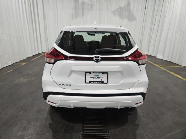 2025 Nissan Kicks Play S photo 3