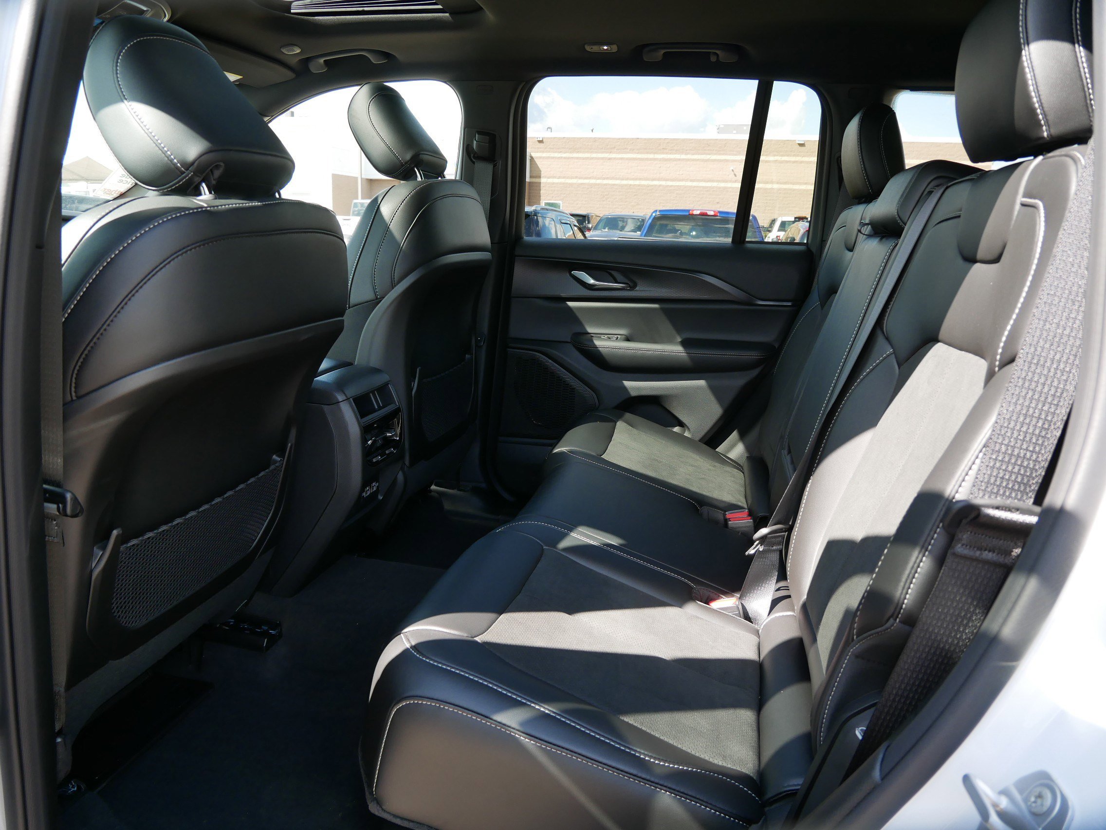 2025 Jeep Grand Cherokee Altitude X photo 8