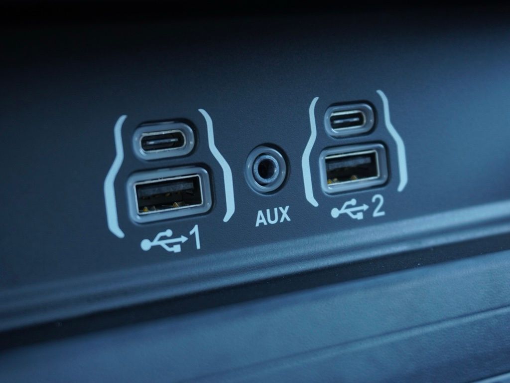 New 2026 Diamond Black Crystal Pearl-Coat Exterior Paint RAM Big Horn Sport Appearance Edition image 19