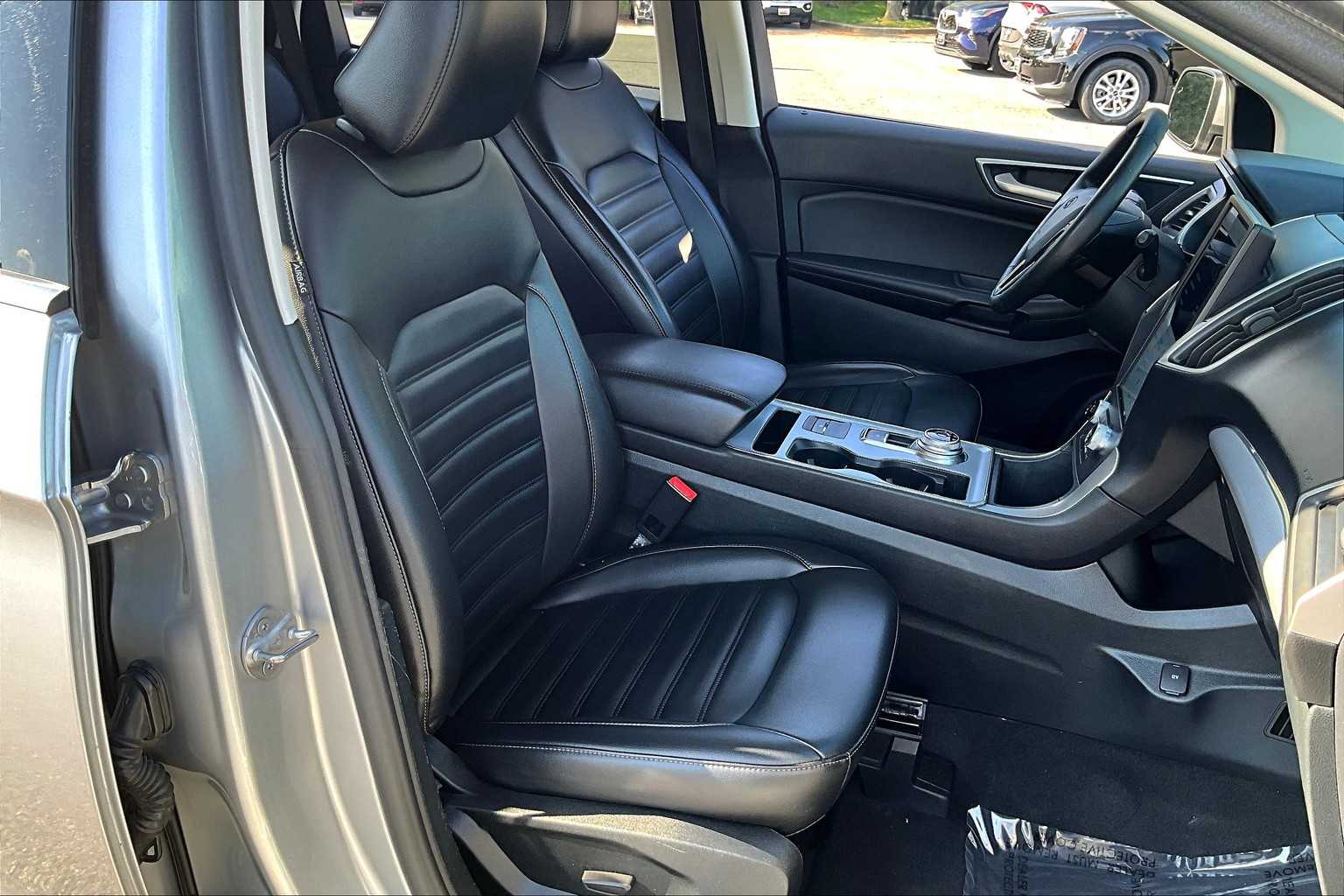 2021 Ford Edge SEL photo 8