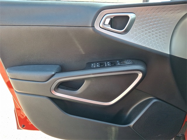 2023 Kia Soul LX photo 12