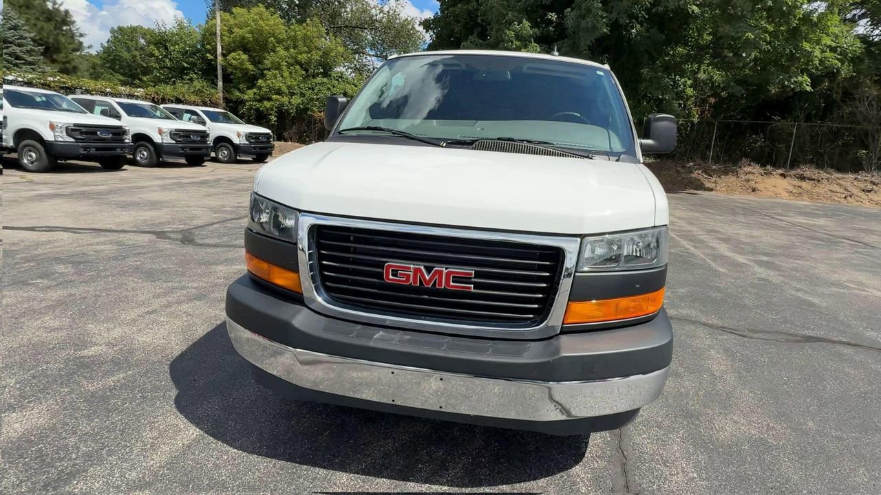 2023 Gmc Savana Cargo 2500 photo 3