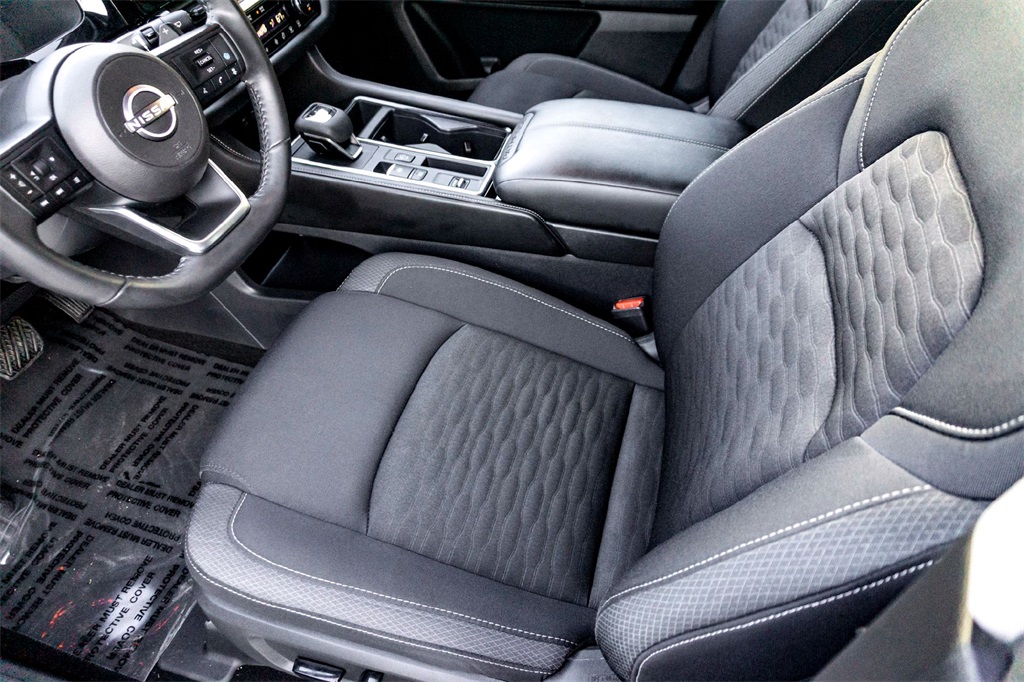 2025 Nissan Pathfinder SV photo 13