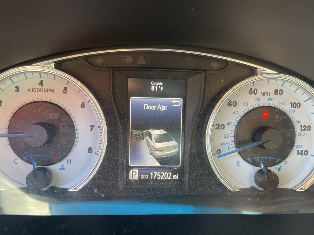 2016 Toyota Camry SE photo 9