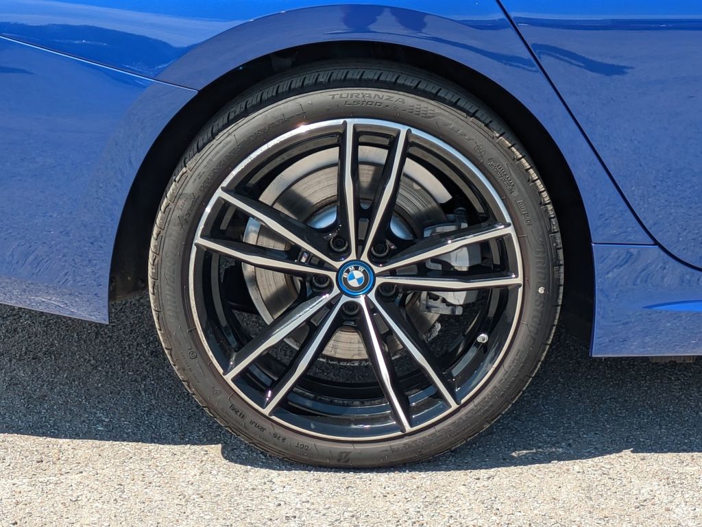 2024 Bmw 330e photo 9