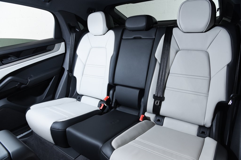 2025 Porsche Cayenne E-Hybrid photo 35